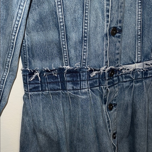 Levi's Trucker Pleated Blue Denim Dress - size XS. B1 - Picture 3 of 6